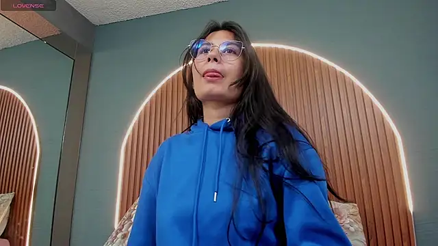 NayeCloud online show from 11.20.25