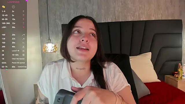 Snapshot of Sabrina_Lennox chatting on 02.18.25 Sabrina Lennox online show from 02.18.25