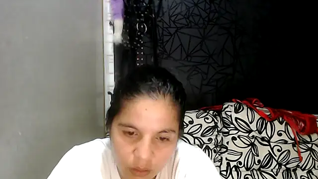 Snapshot of love_and_Lust chatting on 02.15.25 love and Lust online show from 02.15.25