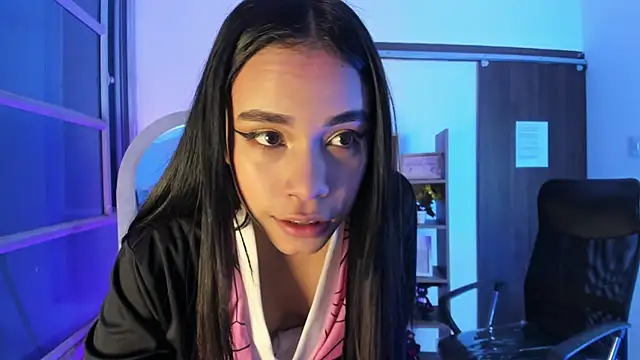 Snapshot of Jasmin_Skinny chatting on 10.31.25 Jasmin Skinny online show from 10.31.25