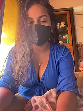 Snapshot of HaaniKaur chatting on 11.19.25 HaaniKaur online show from 11.19.25
