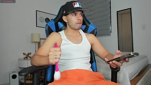 Snapshot of mateoleonee chatting on 12.03.24 mateoleonee online show from 12.03.24