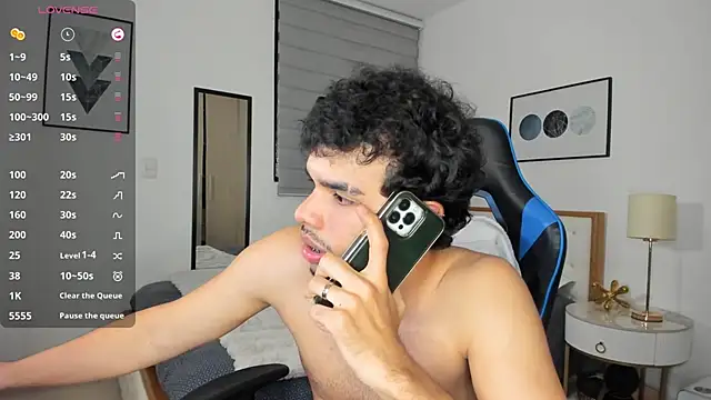 Snapshot of mateoleonee chatting on 12.15.24 mateoleonee online show from 12.15.24