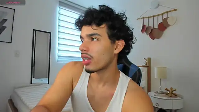 Snapshot of mateoleonee chatting on 01.09.25 mateoleonee online show from 01.09.25