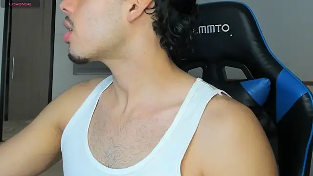 Snapshot of mateoleonee chatting on 01.19.25 mateoleonee online show from 01.19.25