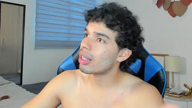 Snapshot of mateoleonee chatting on 02.01.25 mateoleonee online show from 02.01.25