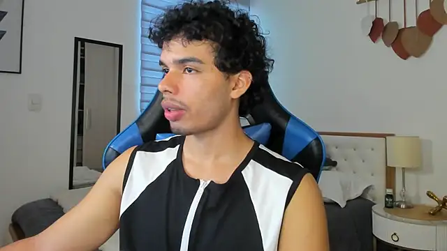 Snapshot of mateoleonee chatting on 02.05.25 mateoleonee online show from 02.05.25