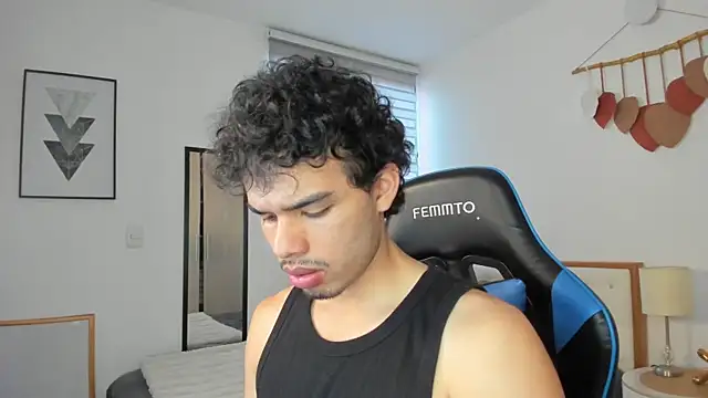 Snapshot of mateoleonee chatting on 02.07.25 mateoleonee online show from 02.07.25