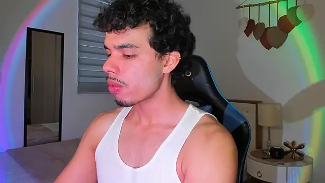 Snapshot of mateoleonee chatting on 02.15.25 mateoleonee online show from 02.15.25