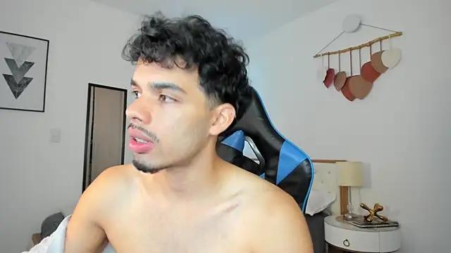 Snapshot of mateoleonee chatting on 03.07.25 mateoleonee online show from 03.07.25