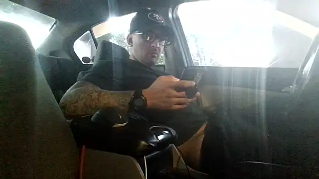 Snapshot of Antoniothedon chatting on 12.15.24 Antoniothedon online show from 12.15.24