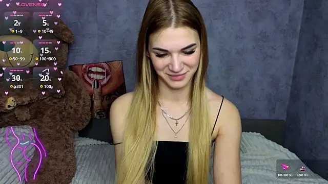 Snapshot of Hellen_Moore chatting on 10.29.25 Hellen Moore online show from 10.29.25