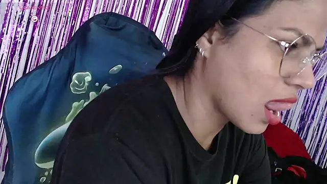 SweetAlmaa online show from 11.28.25