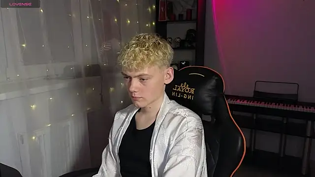 Keytaro online show from 03.18.25