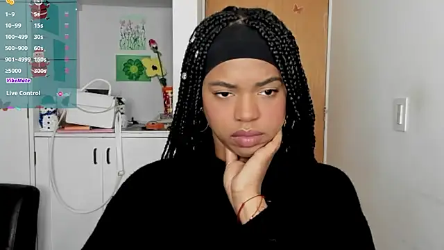 Snapshot of Marce_22 chatting on 01.05.25 Marce 22 online show from 01.05.25