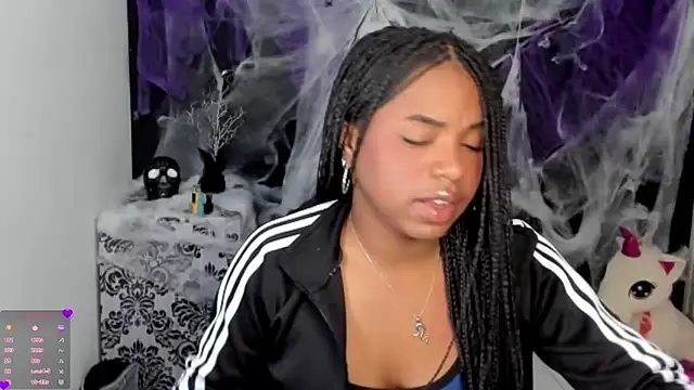 Snapshot of Marce_22 chatting on 10.21.25 Marce 22 online show from 10.21.25