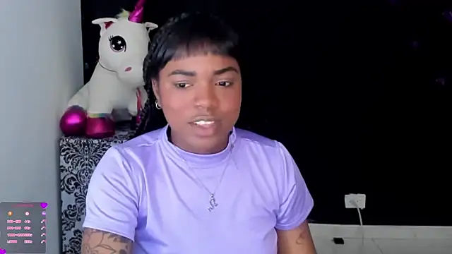 Snapshot of Marce_22 chatting on 11.04.25 Marce 22 online show from 11.04.25