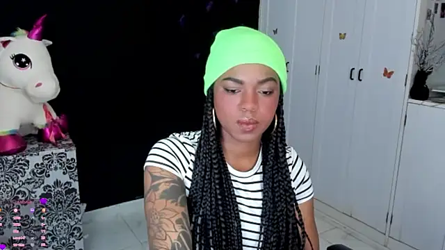 Snapshot of Marce_22 chatting on 11.06.25 Marce 22 online show from 11.06.25