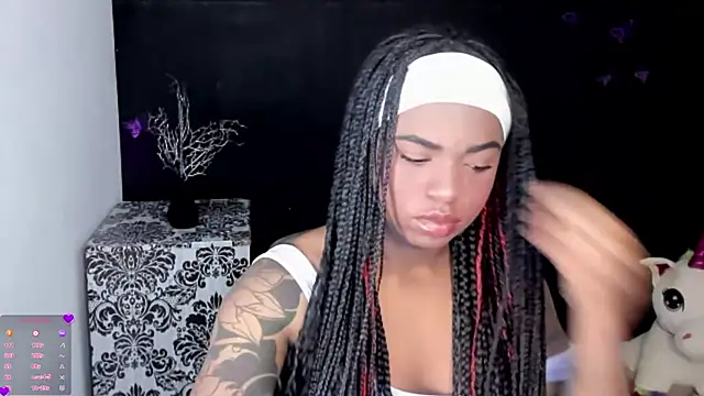 Snapshot of Marce_22 chatting on 11.15.25 Marce 22 online show from 11.15.25