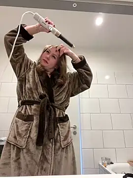 Snapshot of Fancy-Francy chatting on 03.12.25 Fancy-Francy online show from 03.12.25