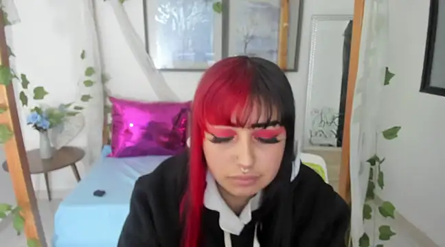 Snapshot of lussyevans24 chatting on 02.09.25 lussyevans24 online show from 02.09.25