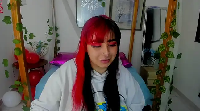 Snapshot of lussyevans24 chatting on 02.21.25 lussyevans24 online show from 02.21.25