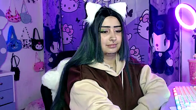 Snapshot of lussyevans24 chatting on 10.23.25 lussyevans24 online show from 10.23.25