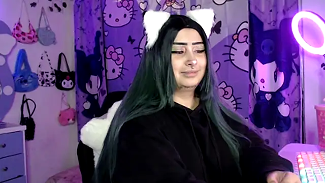 Snapshot of lussyevans24 chatting on 10.24.25 lussyevans24 online show from 10.24.25