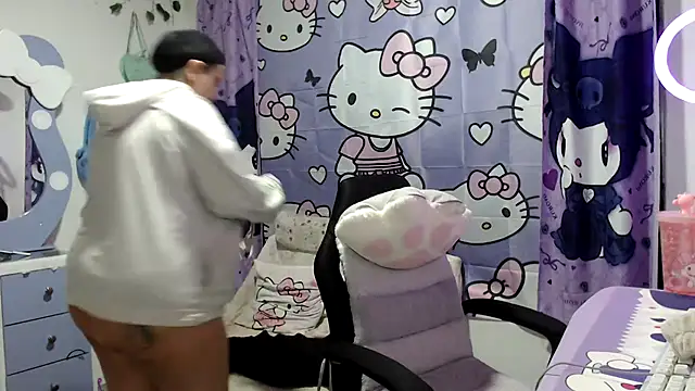 Snapshot of lussyevans24 chatting on 11.24.25 lussyevans24 online show from 11.24.25