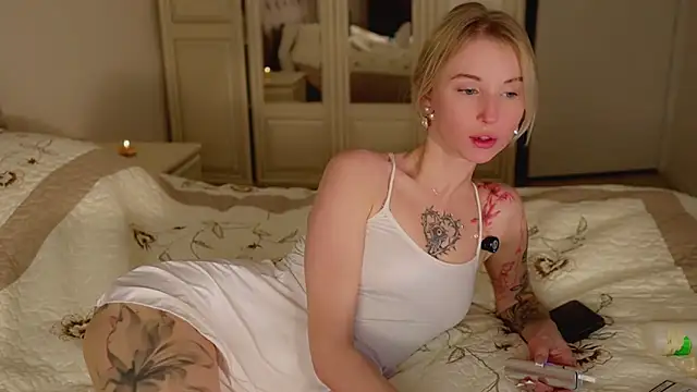 blondy room online show from 12.21.25