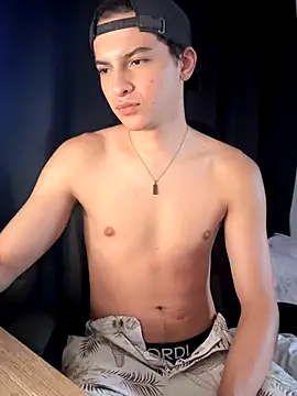 Snapshot of cybercosmiiic chatting on 11.10.25 cybercosmiiic online show from 11.10.25