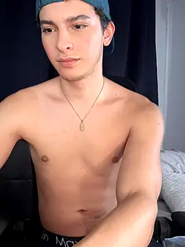 Snapshot of cybercosmiiic chatting on 11.15.25 cybercosmiiic online show from 11.15.25