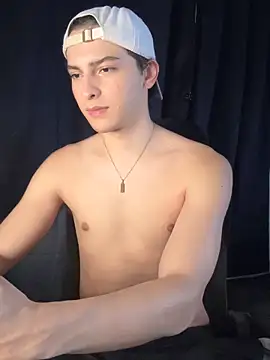 Snapshot of cybercosmiiic chatting on 11.17.25 cybercosmiiic online show from 11.17.25