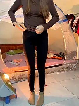 Snapshot of PussyWet_ chatting on 11.05.25 PussyWet online show from 11.05.25