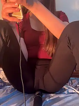 Snapshot of PussyWet_ chatting on 11.28.25 PussyWet online show from 11.28.25