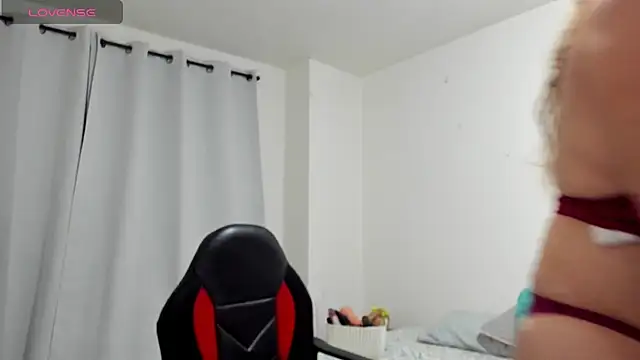 Snapshot of Sanddi_milff chatting on 03.04.25 Sanddi milff online show from 03.04.25