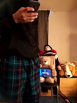 Snapshot of Dennis_2024 chatting on 01.12.25 Dennis 2024 online show from 01.12.25