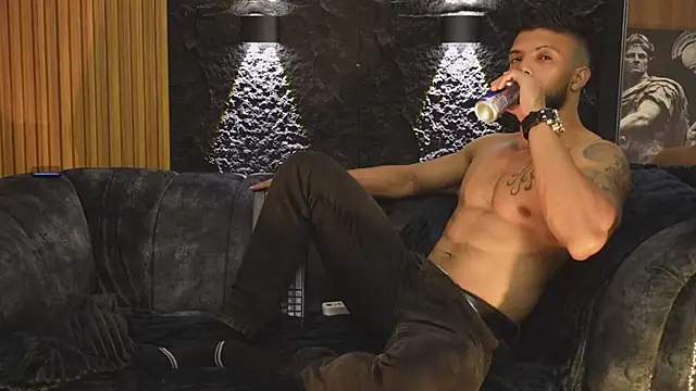 DannSaenz online show from 10.26.25