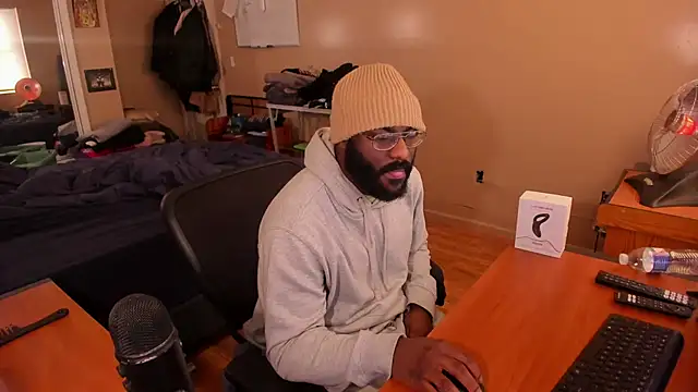 MrChuckDailyXXX online show from 12.23.24