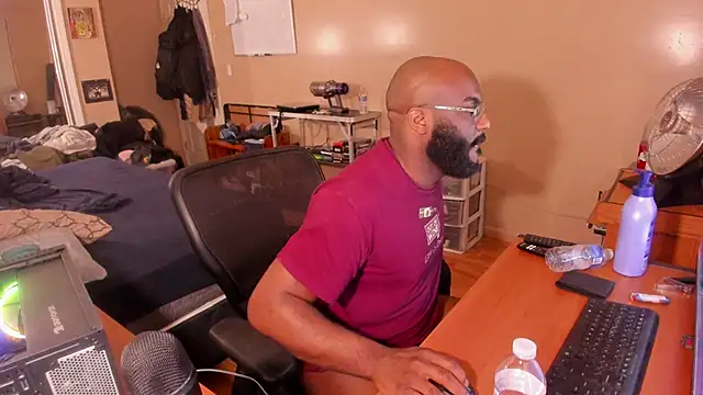 MrChuckDailyXXX online show from 01.07.25