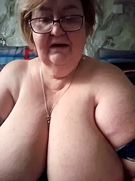 Snapshot of Awn290668 chatting on 10.28.25 Awn290668 online show from 10.28.25