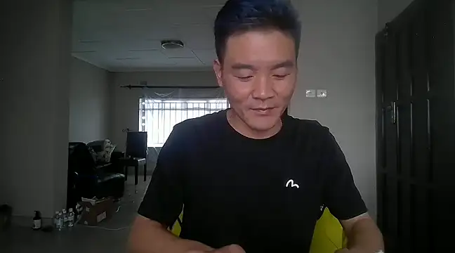 kisstoyousoon2024 online show from 01.02.25