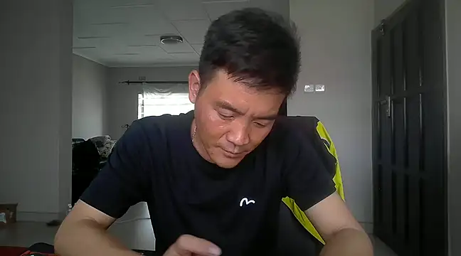 kisstoyousoon2024 online show from 01.02.25