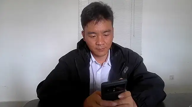 kisstoyousoon2024 online show from 03.03.25