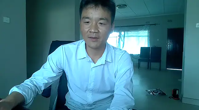 kisstoyousoon2024 online show from 03.15.25