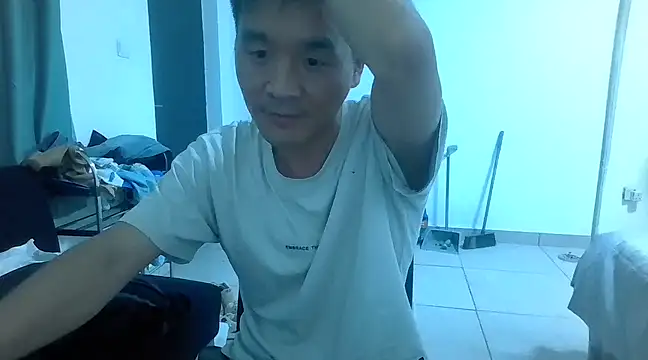 kisstoyousoon2024 online show from 03.17.25