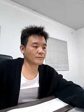 kisstoyousoon2024 online show from 09.17.25