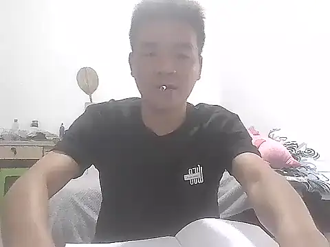 kisstoyousoon2024 online show from 10.13.25