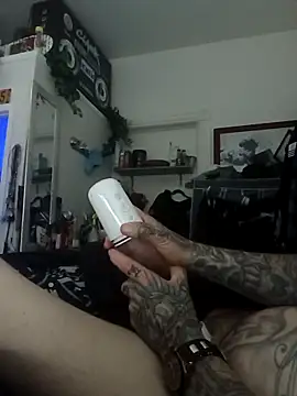 Snapshot of Slunghung79 chatting on 09.13.25 Slunghung79 online show from 09.13.25