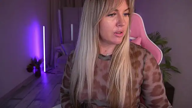 Snapshot of KiraCandyS chatting on 01.27.25 KiraCandyS online show from 01.27.25